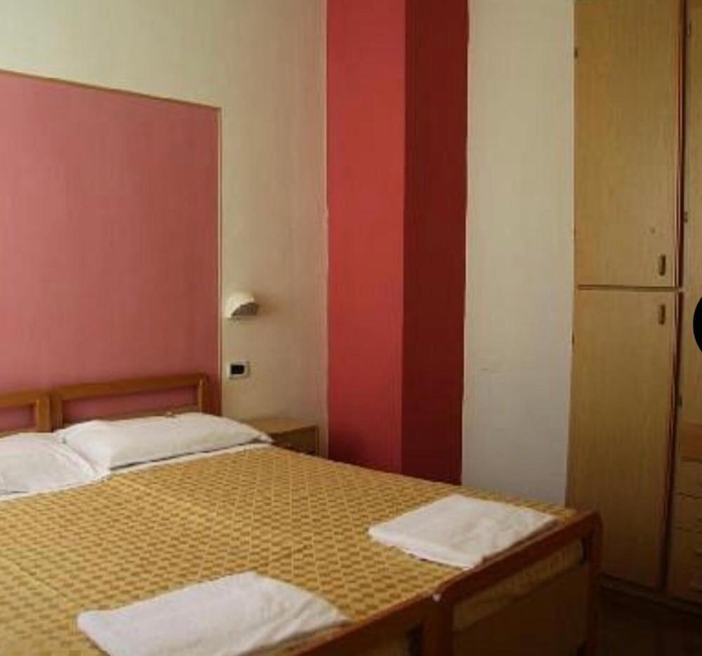Hotel Losanna Rimini Exterior foto