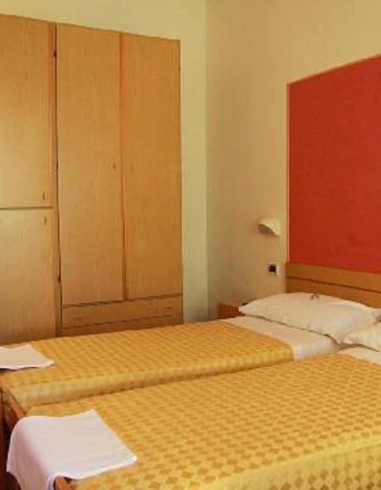 Hotel Losanna Rimini Exterior foto